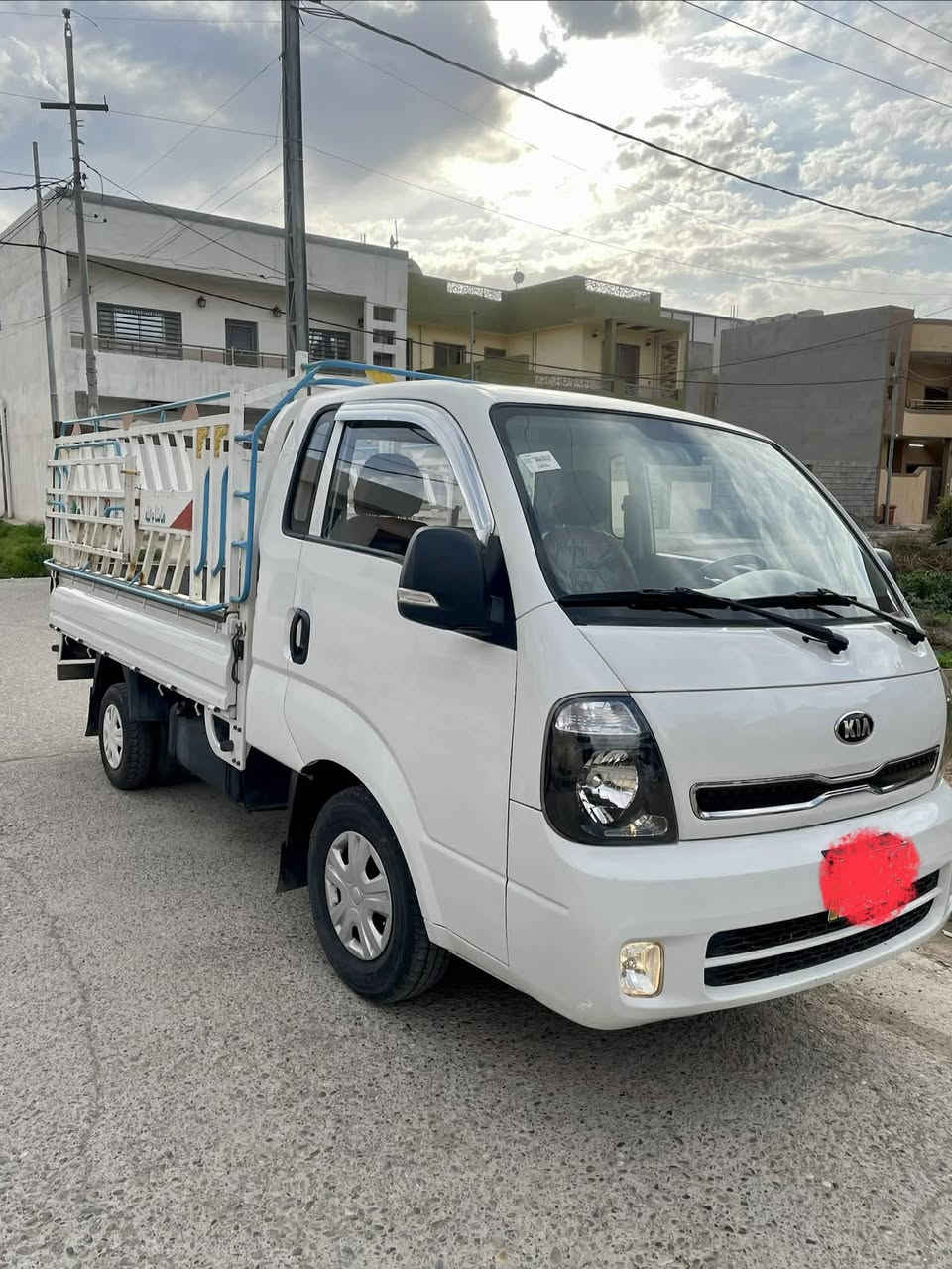 السلام عليكم كيا حمل 2700 رقم كركوك بأسمي مصفره ظريبه موديل 2020 طخم تايرات جديد حدادية جديدة السيارة خير من الله سعر 130$ وبيها مجال بسيط 
***********
