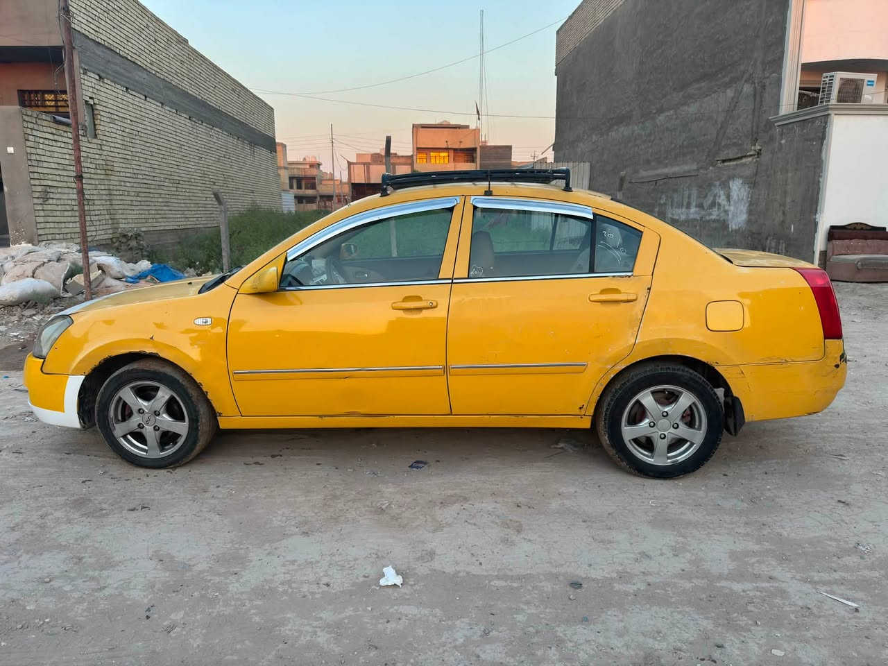 السلام عليكم
للبيع شيري A5 2010 بلادي اصفر 
رقم بغداد مشروع وطني باسمي شخصيا شرط التحويل 
السياره مكفوله من الضربه والمعجون 
بيه ملاحضات بسيطه 
المحرك محور كامري ابو الجف والكير اوتماتيك
والمحرك والكير مكفولات 
وماصفاته مال A5 المعروفه 
شاشه وكامره خلفيه 4 جام كهرباء صندوك كهرباء وغيره 
السياره ابيعه واقع حال تعال شوفه وافحص 
سعره 34 وبيه مجال 
مكاني بغداد الدوره او الزعفرانيه 
***********
