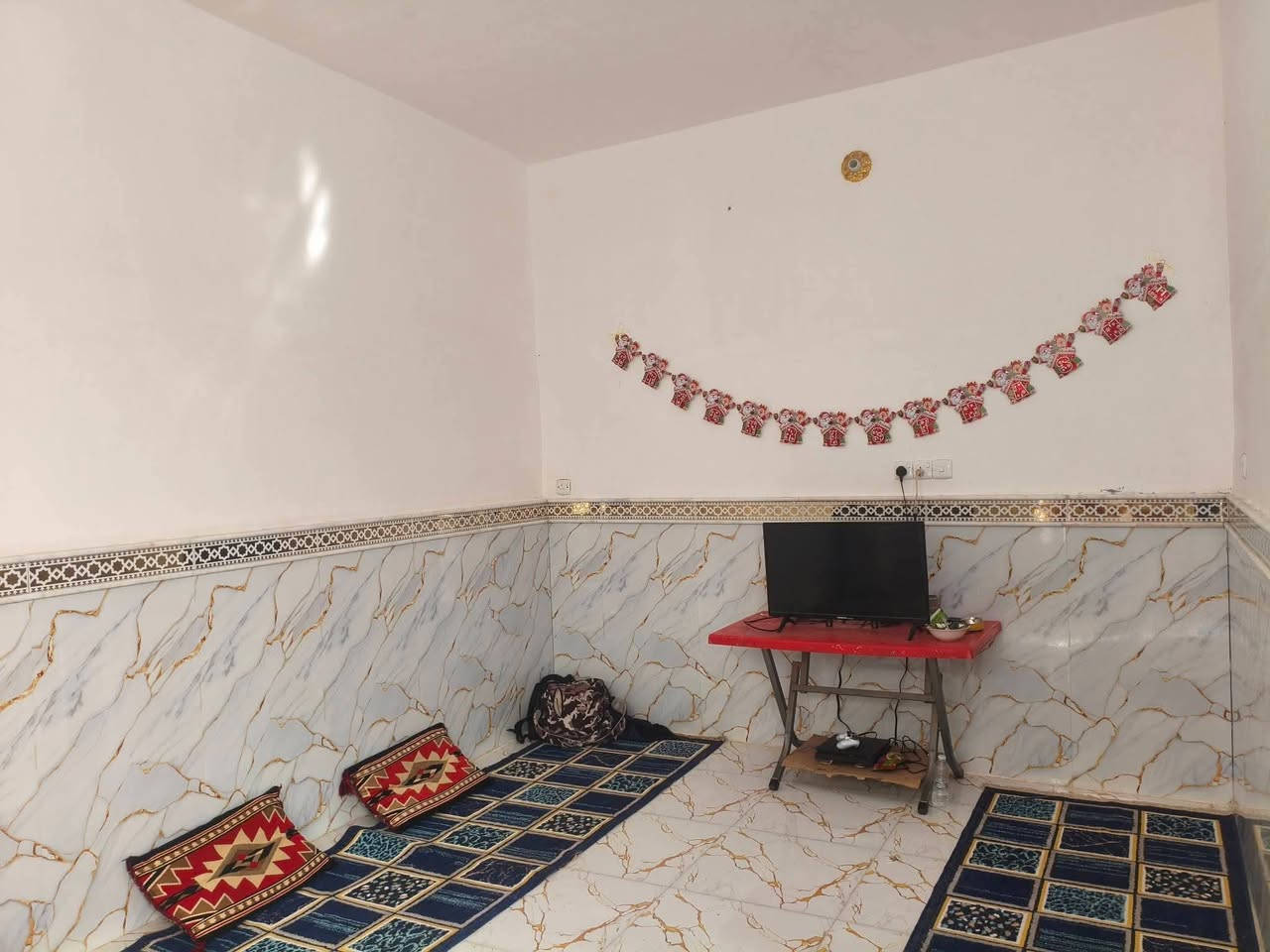 السلام عليكم الدار للبيع زراعي المكان عماره حي الحسين الجديد السايدين للاستفسار ***********او.  ***********
