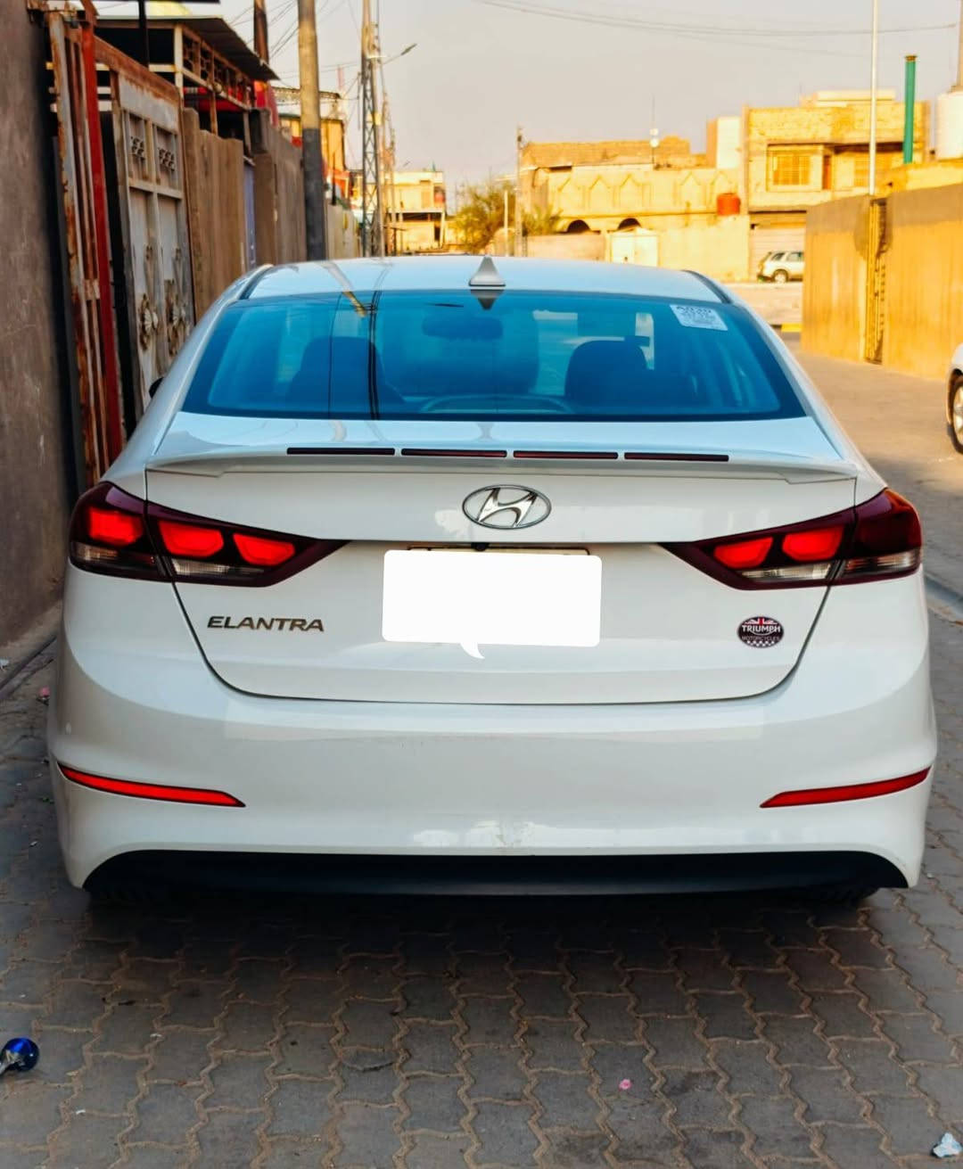 السلام عليكم ألنترا امريكي 2018 بيها اربع قطع صبغ سيارة نظيفة مال جناي للبيت مكينة وكير خير من الله جاهزه للأخير من حساسات من أنجكترات و بلكات حدادية تمام باتري توه شاده اصلي وعبوة وفيت بم جديد تايرات جدد لايتات زنون عالي وناصي السيارة جاهزة بمعنى الكلمة مابيها اي نقص السعر 120 وبيها مجال بسيط للتواصل.  *********** بيع او مراوس حسب القناعة رقم بصرة أنجليزي بأسمي شرط التحويل عنوان البصرة الزبير الزبير, البصرة
