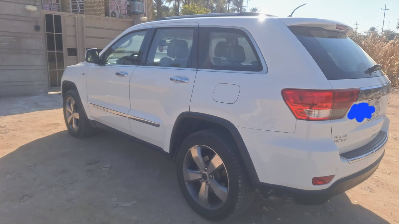 جيب شيروكي. ٢٠١٣ خليجي. رقم بغداد.  فول للاخير. مكفوله بيه صبغ شبر يم البك لايت. سياره جاهزه وجديده. سعره ١٩٠. للاتصال 
***********
