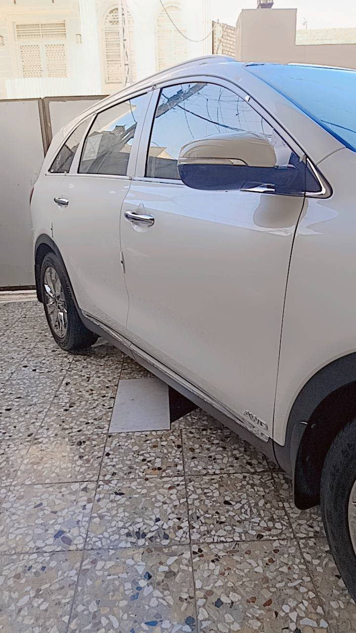 السلام عليكم
سورنتو 2019 خليجي ✅✅ 
مكفوله كفاله عامه من لشخط ولرصعه ✅ 
سياره بيها جاملغ خلفي ونص من الباب الخلفية جهة الصدر عدا مكفول من كلشي سبير ما نازل كراسه باب البيت🔥 

فول مواصفات 1/1 

1-بانوراما 
2-شاشه كبيره 
3-كشنات كهربائي 
4-صندوق كهربائي 
5-سبعه راكب 
6-ثلاث قطع تبريد 
7-عدسه كاميرا 1 خلفيه 
٨- حساسات امامي خلفي 
٩- كشنات تبرد تدفئة
11-مكينه 3600 
12-سايد بريك ( بصمه) 
13-لد ضوئي 
14-تحكمات ستيرن _درايف مود_سمارت مود_سبورت مود
15-شحن ذاتي 
16-منفذ شحن لاسلكي 3 

وبعد بيها مواصفات هواي 🔥 
سياره جديده جداً دينار ميحتاج تصرف عليها  
رقم بغداد
السعر ٢٤٥ ورقه وبيها مجال🔥 
السياره بأسمي شخصياً 
مكان السياره  كربلاء طويريج 
بيه سونار قبل اسبوع سويته من المندلاوي
للأستفسار ***********📞📞
