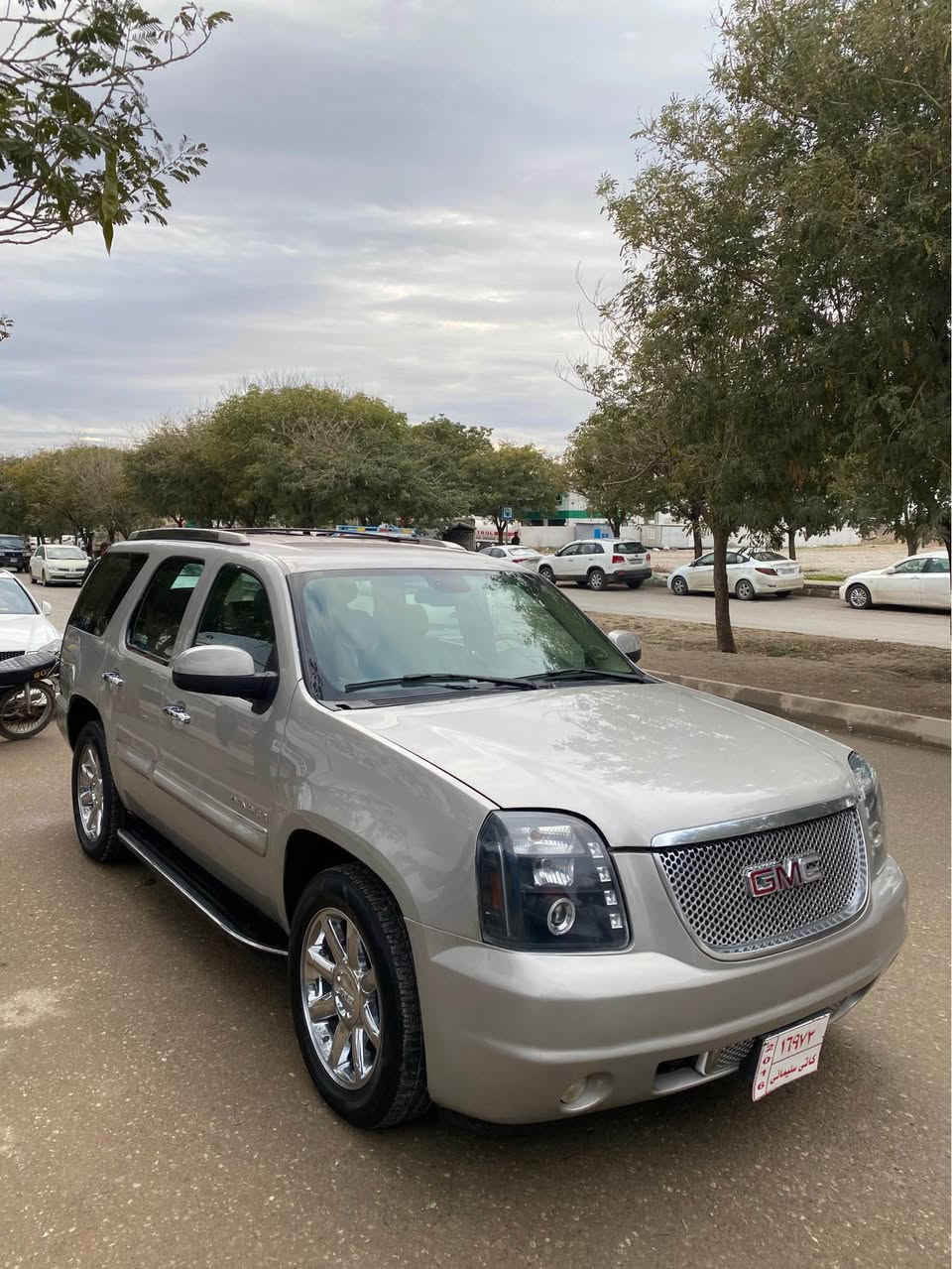 جيمسي دينالي ساق سلايت جلد  كوشن هيتةر فول مواسةفات گيرومةكينةو كارةباي بةشةرت ٢ پارجةي بوياخة لةسةر شوخت  بةگلايتي كراوة بة شكل كاديلاكي موديل بةرز  ويل وتايةي تازةية هةموو گياني بةشةرت ٢٣٠ هةزار روشتوة هةقيقي ناوزةردة  سعري ٨٨ كةميك مةجال .*********** كالار, السليمانية
