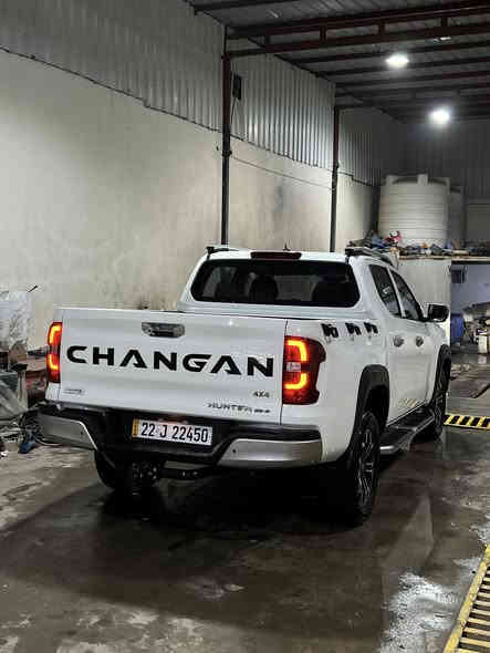 سلام عليكم 
شانجان هانتر بلص ٢٠٢٥ للبيع 
بعدها على وضع الشركه و بداخل الضمان 
المواصفات 
حساس خلفي كامرات جانبيه و خلفيه 
اربع وضعيات قياده نورمال ايكو سبورت ثلج 
دبع رباععي مع وضعيه اوتوو و قفل دفلوك خلفي 
هاند بريك بصمه 
مثبت سرعه مساعد نزول منحدرات تشغل تراكشن
اشاير مري مع مري طي اوتو 
تشغيل عن بعد فتح و غلق النافذه بالبصمه
 بصمه ابواب السايق و جنت السايق
الكراسي كهرباء مع تبريد كراسي السايق و جنب السايق تبريد قطعتين 
و بعد بيها موصفات بالشاشه 
مكينه ٢٠٠٠تيربو ٢٣٣ حصان و الكير ٨ نمر 
السياره ما مطلوبه للشركه 
و اني ظايفلها هوك خلفي و درع امامي و عازل حراري للجام و دوشمه 
العنوان 
بغداد المشتل 
***********
السعر ٣٢ مليون و بيها مجال
