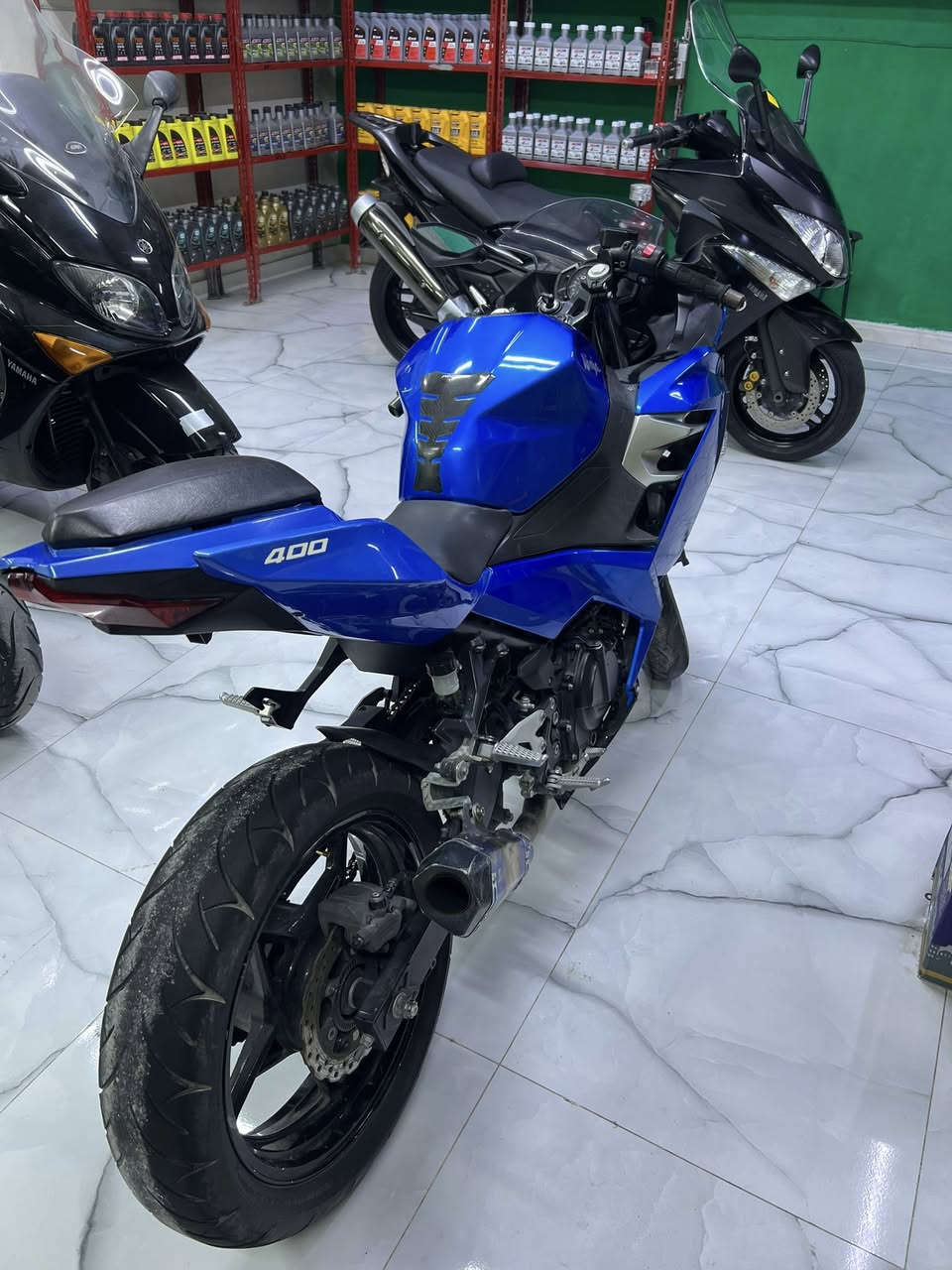 كاوسكي للبيع موديل 2021جديدة الدراجة بيهة حادث جاملغ وكفر امامي الدراجة مكينة 400بستمين الدراجة ABS
مكاني بغداد الدورة شارع المعلمين 
***********
السعر 14ورقة وبيهة مجال
