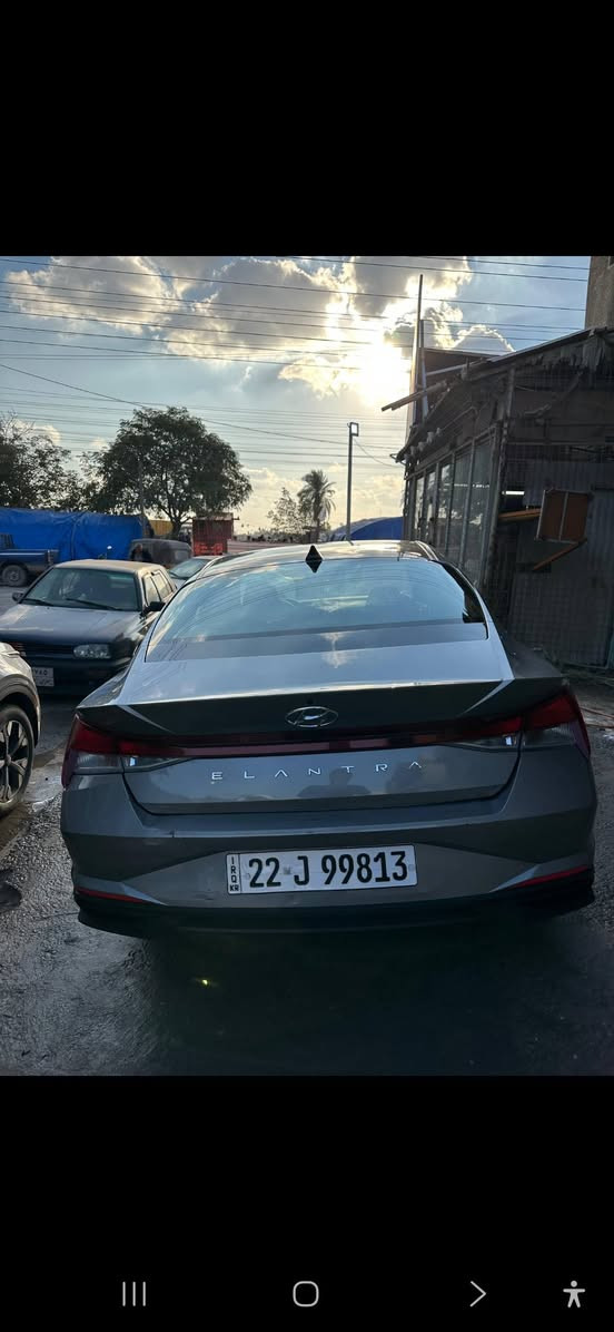 السلام عليكم ورحمة الله وبركاته 
هونداي النترا لون سلفر موديل ٢٠٢٢ وارد امريكي حادثه  بنيد امبدل  وجامل باب     بدون داخل  ارباك برده    ماشيه  ٥٠ ميل  رقم اربيل بسمي الشخصي تحويل مباشر العنوان بغداد زعفرانية  *********** بغداد, العراق
