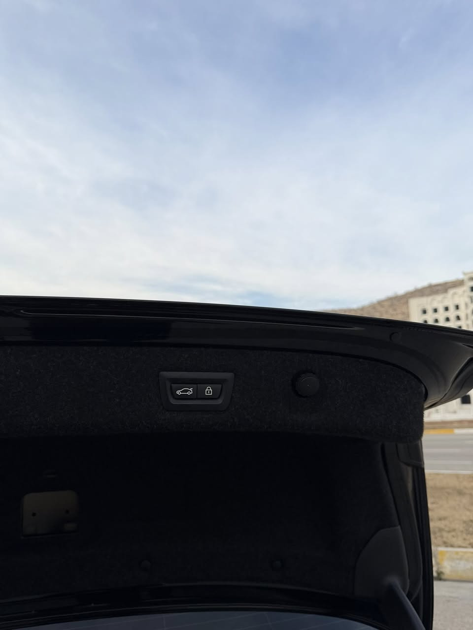 رقم السيارة : دهوك
موقع السيارة :دهوك
نوع السيارة :بي ايم 
موديل السيارة :2019
المسافة المقطوعة:120mi
مواصفات:سيارا موصفات m فول فول صندوك كهربائي فتحة سقف داتاشو تحكم بالصوت عن بعد كشن خزن ستيرن تدفئه مع الكشنات الاماميه فتل رادار السياره كلين بدون اي ضرر شرط من الدعاميه لي الدعاميه بدون صبغ وتعديل داخل جلد عسلي الرقم والسنويه جديده هزة جديده السياره ماينرادلها اي مصرف حيل نظيفه كير و مكينه بشرط 
سعر: 268$و بيها مجال بسيط
للأستفسار :*********** واتساب فايبر كورك
