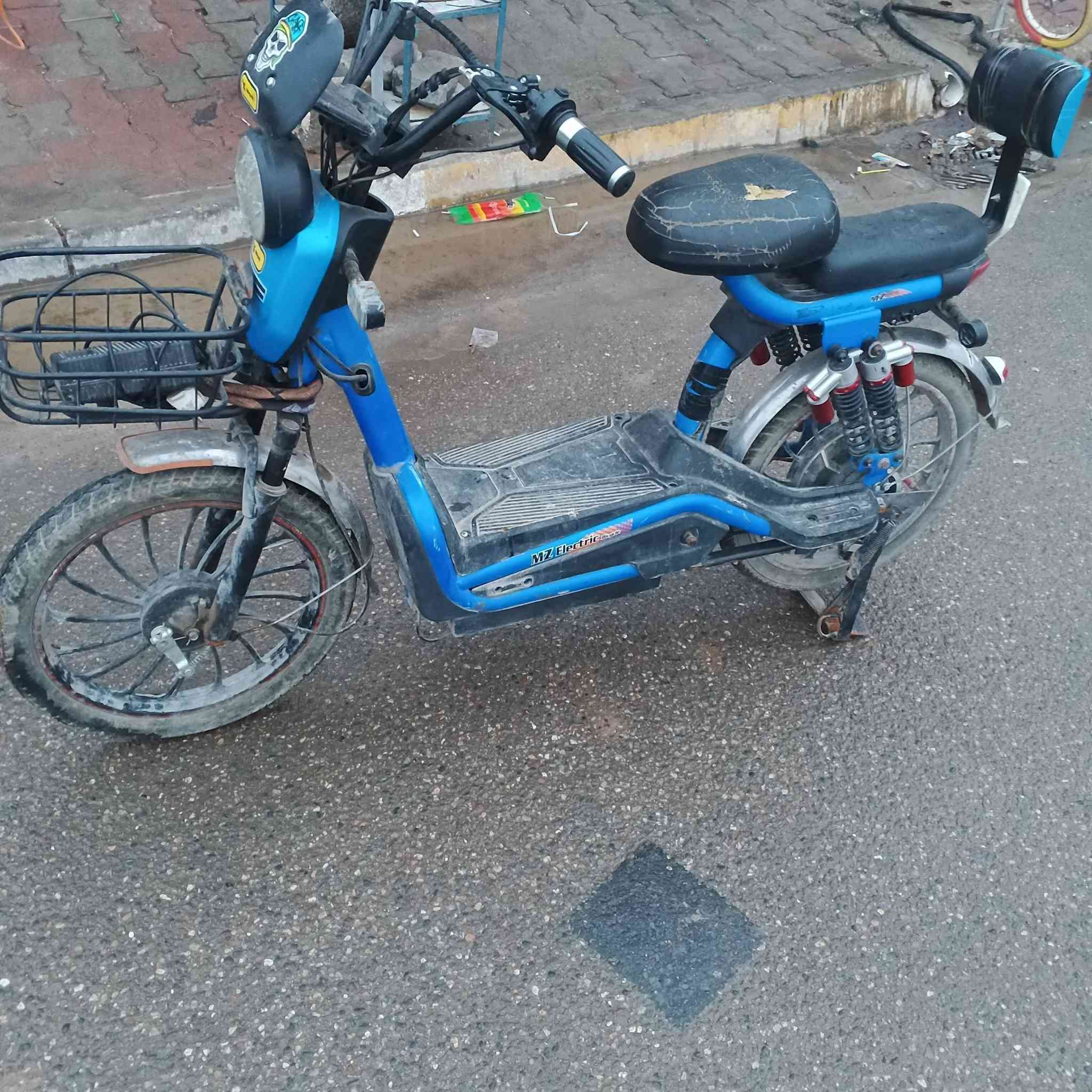 السلام عليكم بايسكل شحن للبيع 2024 حجم 20 بدون بطاريات ا السعر 100 بمجال ***********
