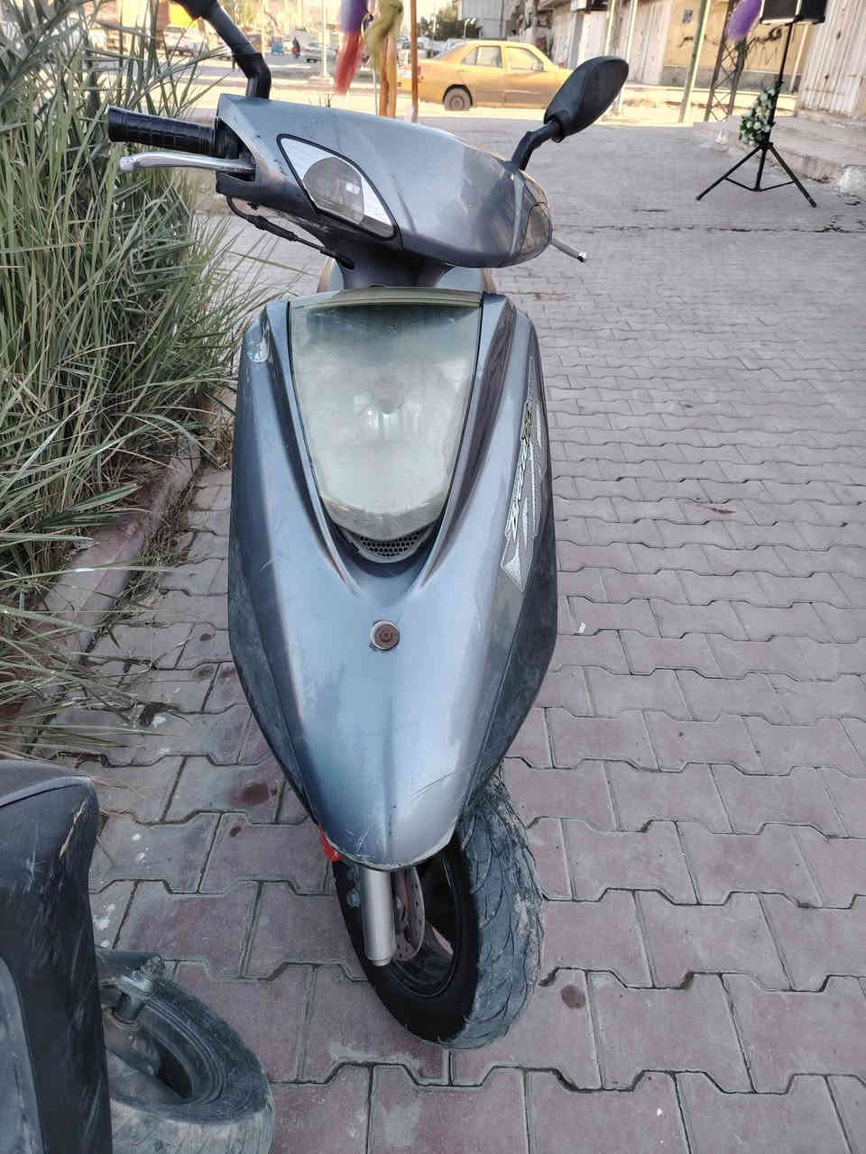 سلام عليكم. دراجة بريز للبيع نظيفة مثل ما موضحة بالصورة لا تنقص ولا أدخن العنوان بغداد مدينة الصدر الكيارة موبايل ***********
