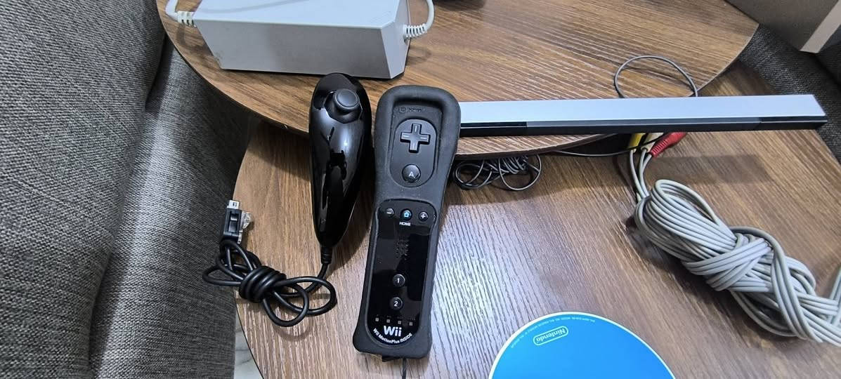 السلام عليكم
1. جهاز Wii غير مهكر كامل ملحقاته السعر 35 

2. قرص Call of duty كامل مع المنول السعر 15

3. مس دس وي مع ليزر السعر 15

4. فت بلاص كامل مع القرص السعر 20

5. فت بدون ملحقات ب 10 

6. كيتار بلي 3 مبدل قاعده الباتري و كيتار Wii  بي زلغ بلواير سعر الواحد 15

7. مسد س SEGA السعر 15

8. قرص بلي 5 قرصين السعر 35 

التوصيل 5 بغداد 6 باقي المحافظات


**إذا كنت صاحب هذا الإعلان وتريد حذفه لأي سبب، رجاءا أرسل رسالة إلى الدعم الفني**