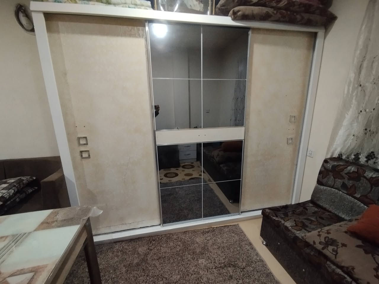 عفش بيت كامل للبيع عنوان اربيل منتكاوة شارع 100
للتواصل*********** واتساب
