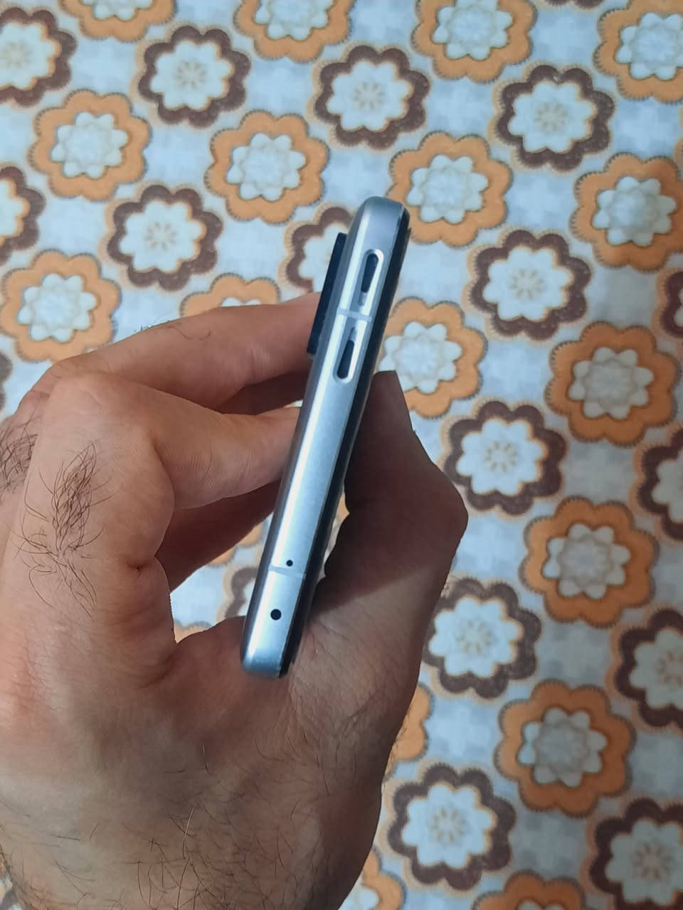 Poco F4 GT - 256 GB .
المعالج: Snapdragon 8 Gen 1 (أداء جبار في الألعاب والمهام الثقيلة).

الذاكرة: 256 كيكا + ( 12 كيكا رام + 4 كيكا اضافية ).

الشحن: شحن خارق (يُشحن بالكامل في حوالي 17 دقيقة فقط!).

الشاشة: AMOLED تدعم 120Hz لأفضل تجربة سلاسة.

المميزات الإضافية: أزرار جانبية (Pop-up Triggers) مخصصة للألعاب تعطيك أفضلية في PUBG.

نظام التبريد: تبريد مائي متطور للحفاظ على استقرار الجهاز.

نظافة الجهاز ٩٩% جهاز معتني بيه 

بس كارتونه الجهاز ضايعة 

العنوان: كربلاء

سبب البيع اريد ابيعه و أشتري تاب للدراسة 

السعر: 300 الف وبي مجال


**إذا كنت صاحب هذا الإعلان وتريد حذفه لأي سبب، رجاءا أرسل رسالة إلى الدعم الفني**