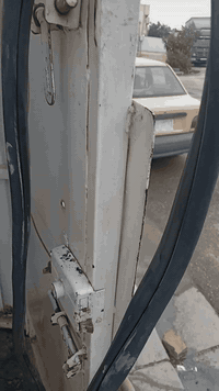 للبيع غراض النتره أمريكي موديل ١٧ دعاميه ولايتات وفرشه جنطه وبطاين جاملغ امامي وسفيفه باب السايق جديد اصليات للبيع هاتف ***********العنوان بغداد
