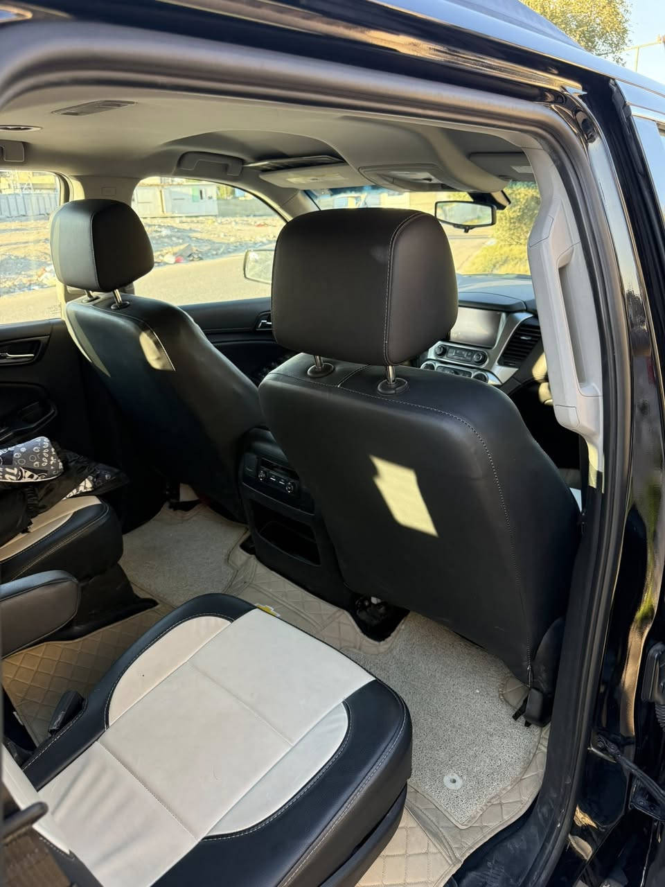 السلام عليكم
تاهو موديل ٢٠٢٠ LS 
حادثها جاملغ وبنيد بدون دواخل 
رقم بغداد الجديد بسمنه
كشنات منفصل 
قاصه 
شاشه جبيره 
فور ويل 
وبعد بيها هواي مواصفات
العنوان بغداد حي العامل 
***********
السعر ٣٠ وبيها مجال
