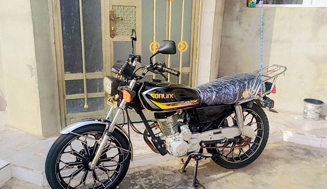 السلام عليكم ساڤين خمسه كير للبيع محرك شرط لاصرف لابخار كهربائيات كلها شغال سلف لايت باتري جديد تايرات جديد ماطور مابي عيب سعره 350 الف بي مجال قليل مكاني كركوك ***********
