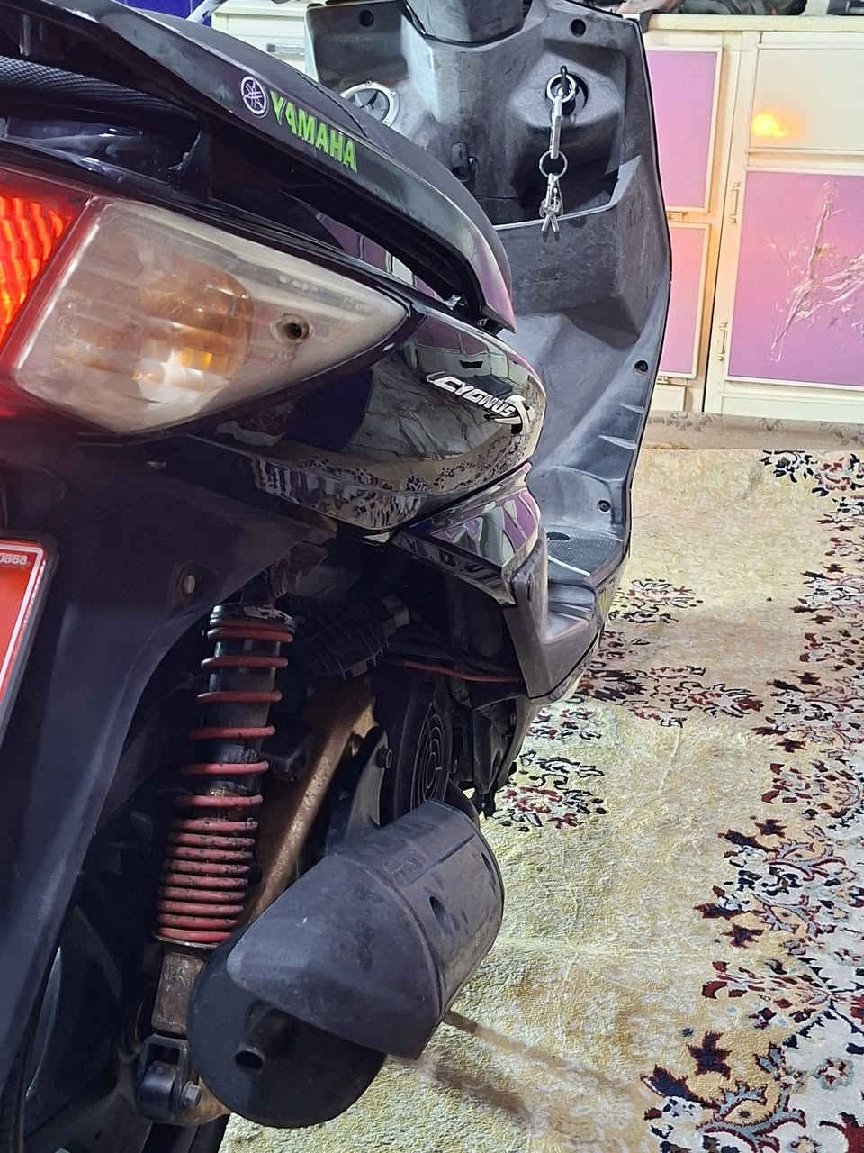 السلام عليكم مرخصت الادمن سكنس فحل الدراجه جديده لك تخبل مكينه بلاديه برغي ممفتوح بيها الدرجه شكد الكاع الله يشهد 
بلاديه كلها الاستفسار ***********
