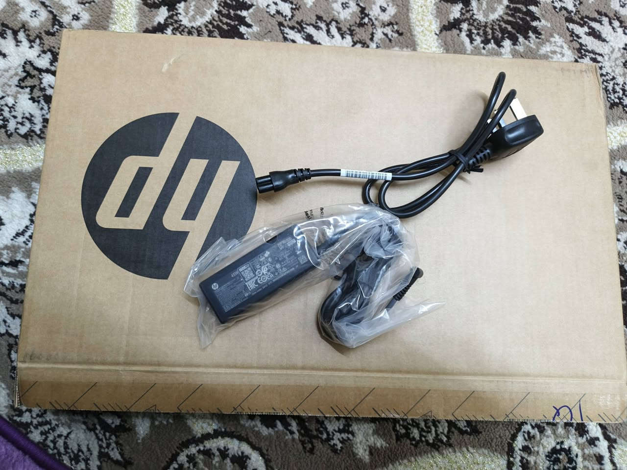 لابتوب Hp غير مستعمل (جديد)
HP 250 G10 – 15.6 inch Notebook PC
🔹 المعالج:
Intel Core i5 – الجيل 13 (i5-1335U)
🔹 الرام:
8 GB RAM
🔹 النظام:
Windows 11 Pro (24H2)
🔹 الشاشة: 15.6 إنج 

#ركز المعالج  (i5-1335U) وليس (i5-1334U)

 ممتاز للاستخدام العملي
✔ المعالج قوي ويوفر أداء سلس
✔ مناسب جدًا لشغلك كمكتبي/مصرفي
✔ كرت الشاشة مدمج (Intel)  ألعاب خفيفة فقط
🔸 السعر ٧٩٠ الف دينار 
للاستفسار أكثر ***********
