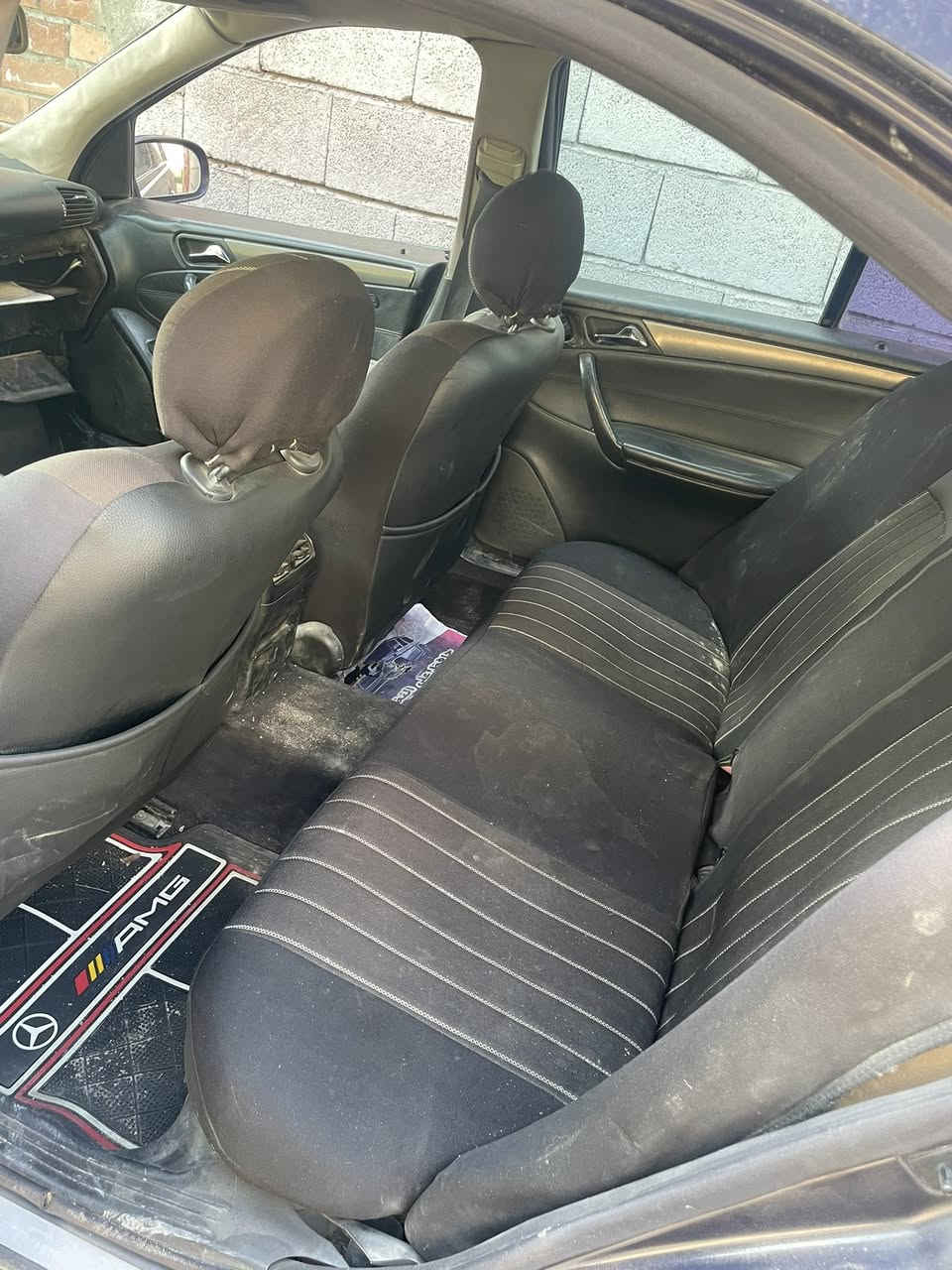 السلام عليكم 
مارسدس موديل 2000
ضرر صدوق وجاملوغ بدون كص ولا شي 
شرط التحويل سنويه جديده 
مكينه بطه خير من الله 
ديالى بعقويه تقاطع القدس 

‭٠٧٧٠ ٣٤٦ ٧٨٧٣‬
