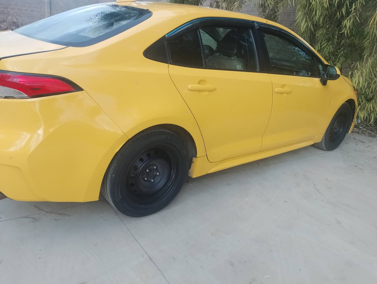 كورلا 20 قطعتين جاملغ وباب سايق  رقم بغداد شرط التحويل 
سعر 135 وبيها تصفيه قليله سقف 
بدون شواصي
***********
