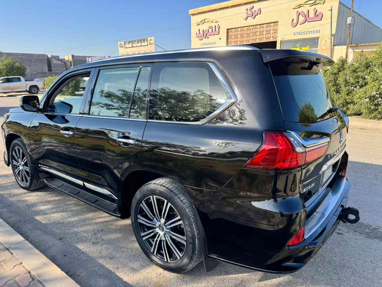 اجدد وانضف لكزس 2018 بوضع الوكالة
لكزس سبورت LX570 ( 2018 ) 

المكينة : 5700 

عداد المسافات :100,000كيلو متر حقيقي شرط

معروفة مواصفات الكزس 1/1 جكات فول الفول 

 

السيارة جديدة جدا نضافتها 100/100 بوضع الوكالة 

السيارة مكفولة كفالة عامة 

سعرها مناسب بيع 

او مراوس حسب القناعة 

تحويل ثاني يوم 

للاستفسار الاتصال على 

 ***********واتساب 

***********

اخوان فقط اتصال لو واتساب 

مكان السيارة ذي قار
