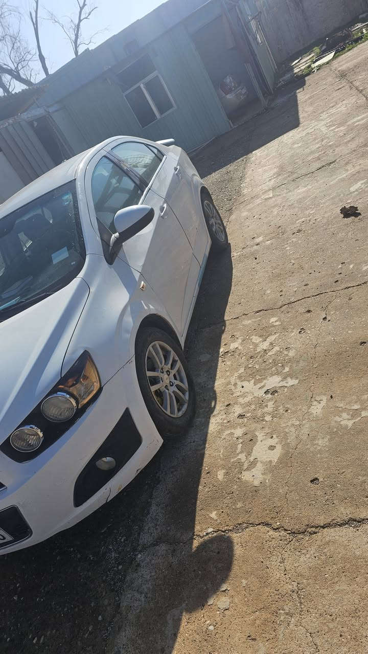 السلام عليكم
شوفر سونيك 2012 محرك 16 السيارة بحالة جيدة تخم تاير باتري ويل كب بلادي وبيها دفتر بانزين كركوك  السعر 55 وبيها مجال بسيط 
*********** اتصال
