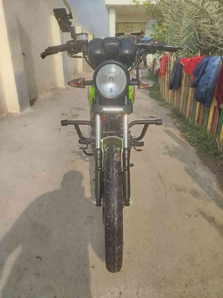 السلام عليكم دراجة شاينك للبيع موديل 2023 طالعة ب2025
سنوية ولوحة انكليزي بأسمي تحويل ثاني يوم ماشية 3582 والنظافة شوفت عينكم عوزة بس جاملغ رايدة ب2100 وبية مجال بسيط للشراي العنوان  سبع قصور الاوسمة ***********
