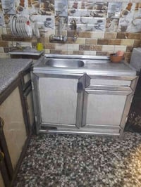 كاونتر للبيع سعره 100 وبي مجال بسيط  مكاني الشعلة الاولى   07735985573...