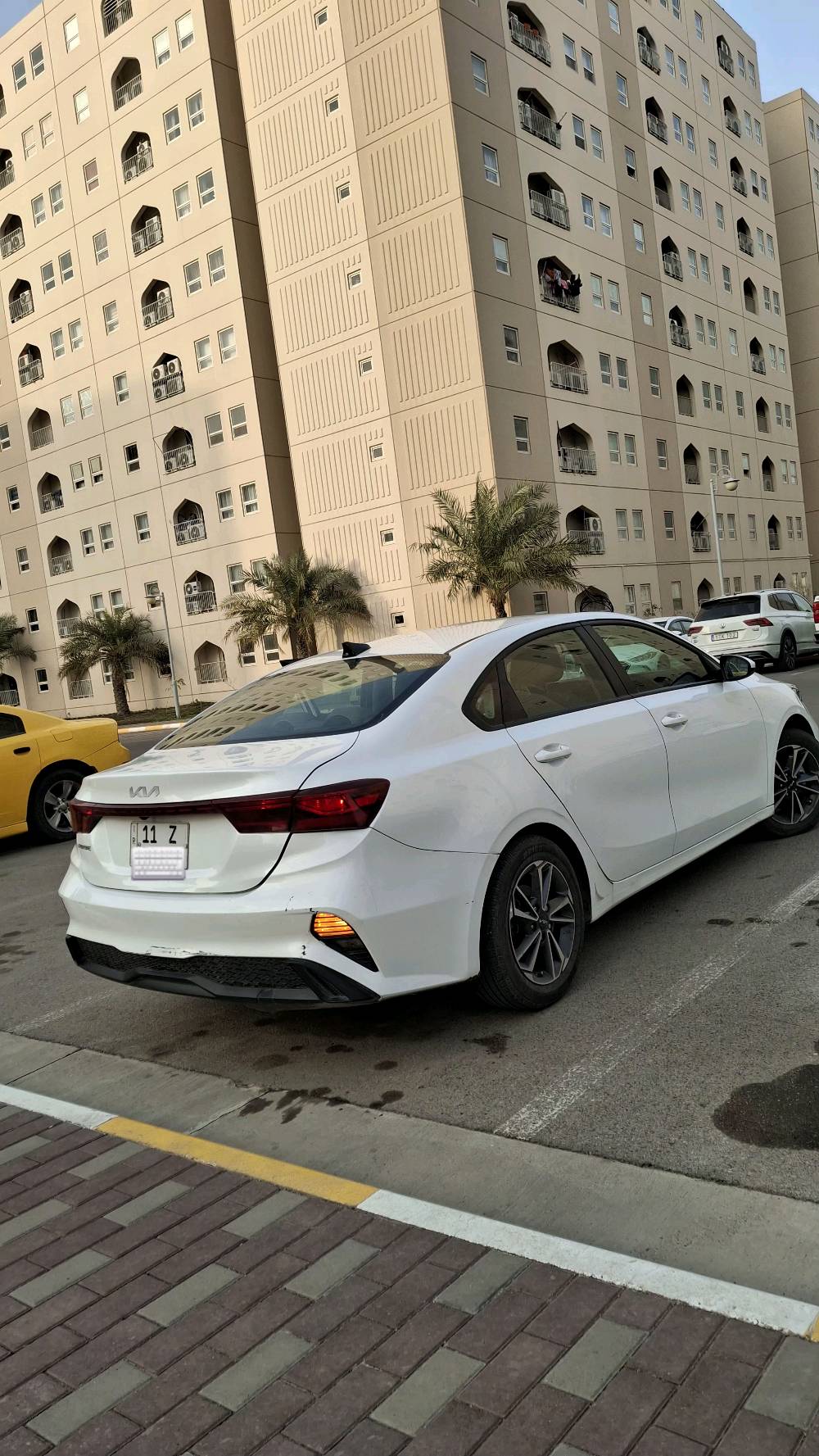 🔷️اسلام عليكم 
🔹كيا فورتي  2023
🔹رقم  انكليزي بغداد بسمي السياره + تحويل ثاني يوم 
🔹السياره خير من الله جديده 
🔹ضررها بابين السايق وخلف السايق امبدلات نفس الون 
🔹بجم كبس شرط / ايرباك البرده طاك
🔹ماشيه 53 ميل ✈️
🔹مواصفات السياره   
🔹شاشه حجم كبير  
🔷️ كامره دواره 
🔹رادار امامي
🔷️ اوتو بريك 
🔹نضام تحديد مسار للسياقه الالكترونيه
🔹تحكم استيرن 
🔹مانع انزلاق 
🔹محرك 2000  دوش المرغوب
🔷️مكان السياره بغداد مجمع بسمايه 
🔹السياره اي نقص ما بيها 
------------------------------------------
السعر 145وبيها مجال للطيبين 
الرقم للاستفسار اكثر ***********
