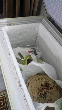 مجمدة كبيرة الاستخدام للبيع بحالة جيدة. تتسع لكمية كبيرة من المواد بحك...