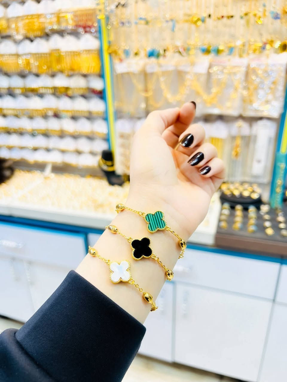 اسوارات سحب بدزاينات مختلفه واتجنن طلاء ثابت
للطلب راسلوني ماسنجر يوجد خدمة توصيل


**إذا كنت صاحب هذا الإعلان وتريد حذفه لأي سبب، رجاءا أرسل رسالة إلى الدعم الفني**