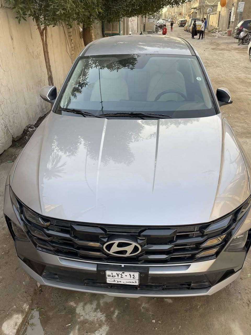 السلام عليكم للبيع فقط توسان موديل 2025 وارد امريكي حادث حلو وجداً خفيف المنفيس بسمي محرك 2500 وماشيه 4 الاف يعني زيرو السياره والرقم فحص مؤقت
بصمة تشغيل  
تشغيل عن بعد
اوتو هولد + اطفاء ذاتي 
شاشة تدعم كار بلي 
كامرا خلفية دوارة 
لد امامي نهاري 
لايت زينون عالي ناصي 
تحكمات استيرن جهتين + كروز سرعة+قيادة ذاتيه
أنظمة قيادة متعدده 
سايد بريك بصمة
رادرات فول ونقطة عمياء وكامرات 360 درجه
ومعروفه بعد مواصفات ومتانه الامريكي 

السعر مال بيع ومستعجل لغرض الحاجة بـ$183 وبيهة مجال بسيط حك الجية
عنواني بغداد الحرية 
‭0776 556 0124‬ ‬
0783 859 9089
