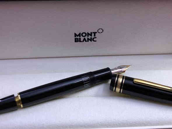 قلم مونت بلانك (Montblanc) 
ميسترستوك ١٤٦ - حبر 
ريشه ذهب خالص عيار ١٤
القلم يملّا بطريقه البستم   
الماني اصلي الحجم M 
لوك غير مستعمل 
مع العلبه الاصلية
والكرنتي والمرفقات  
للاتصال ***********
