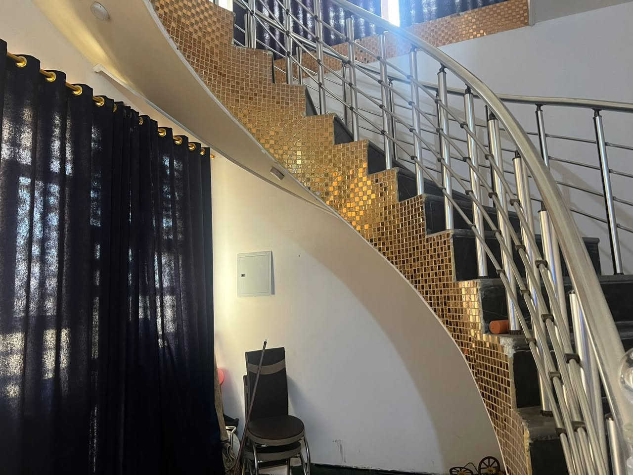 بيت للبيع ‼️‼️ حي القادسية
مساحة البيت: ٢٠٨ متر (واجهة ١٣ متر و نزال ١٦ متر) تصميم حديث بناء ٢٠٢٢

التواصل عالخاص 
او الاتصال ***********
