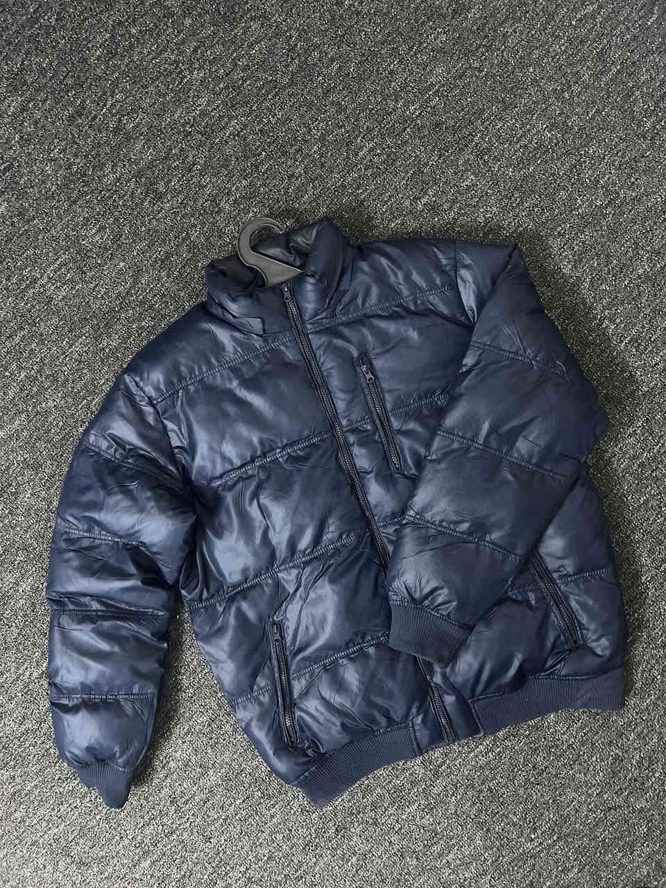 مرحبا شباب متوفرات القماصل 
والسويترات وبسعر مناسب خابروني 
وتدللون ***********
