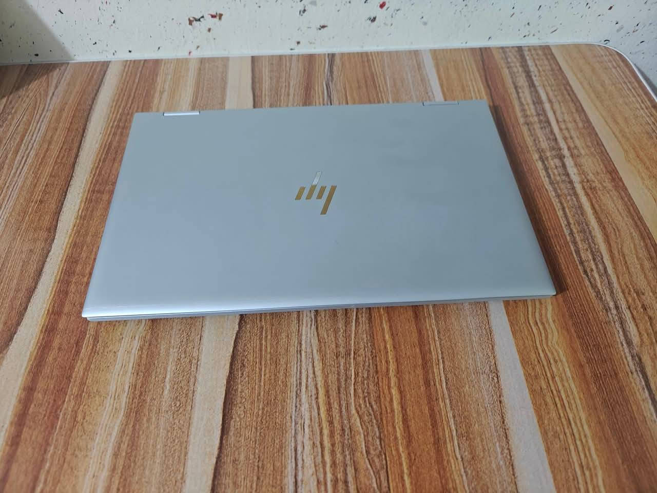 🔥 عرض خاص – آخر قطعة متوفّرة! 🔥

💰 السعر: 670 ألف دينار عراقي فقط

💻 HP x360 1040 G8 –  الجيل الحادي عشر

لابتوب عملي وأنيق، لمس + قلاب 360° مناسب للاستخدام اليومي، الدراسة، الدوام، الاجتماعات الأونلاين، وبرامج الأوفيس والتصميم الخفيف.

🔹 المواصفات الكاملة:
الموديل: HP EliteBook x360 1040 G8
المعالج: Intel Core i5-1135G7 – الجيل 11
الرام: RAM:16GB DDR4
التخزين: 512GB SSD
كرت الشاشة: Intel Iris Xe Graphics
الشاشة: 14 إنج FHD لمس – قابلة للدوران 360°
النظام: Windows 11 Pro أصلي ومفعل
الحماية: بصمة وجه + بصمة إصبع

🔌 مخارج الجهاز (Ports):

✔️ 2× USB-C Thunderbolt 4
✔️ 2× USB 3.2 Type-A
✔️ HDMI 2.0
✔️ منفذ سماعات 3.5mm
✔️ Wi-Fi 6 + Bluetooth 5.2
✔️ كاميرا HD مع غالق خصوصية

🚗 التوصيل:
توصيل لجميع محافظات العراق

الدفع عند الاستلام

🛡️ الحالة والملحقات:
نسبة نظافة عالية جداً (استخدام أوروبي نظيف)
يأتي مع شاحن أصلي + جنطة
بطارية قوية وأداء سريع
وزن خفيف وتصميم راقي

📞 للحجز والاستفسار:
📩 واتساب: ***********
📞 اتصال مباشر: ***********
