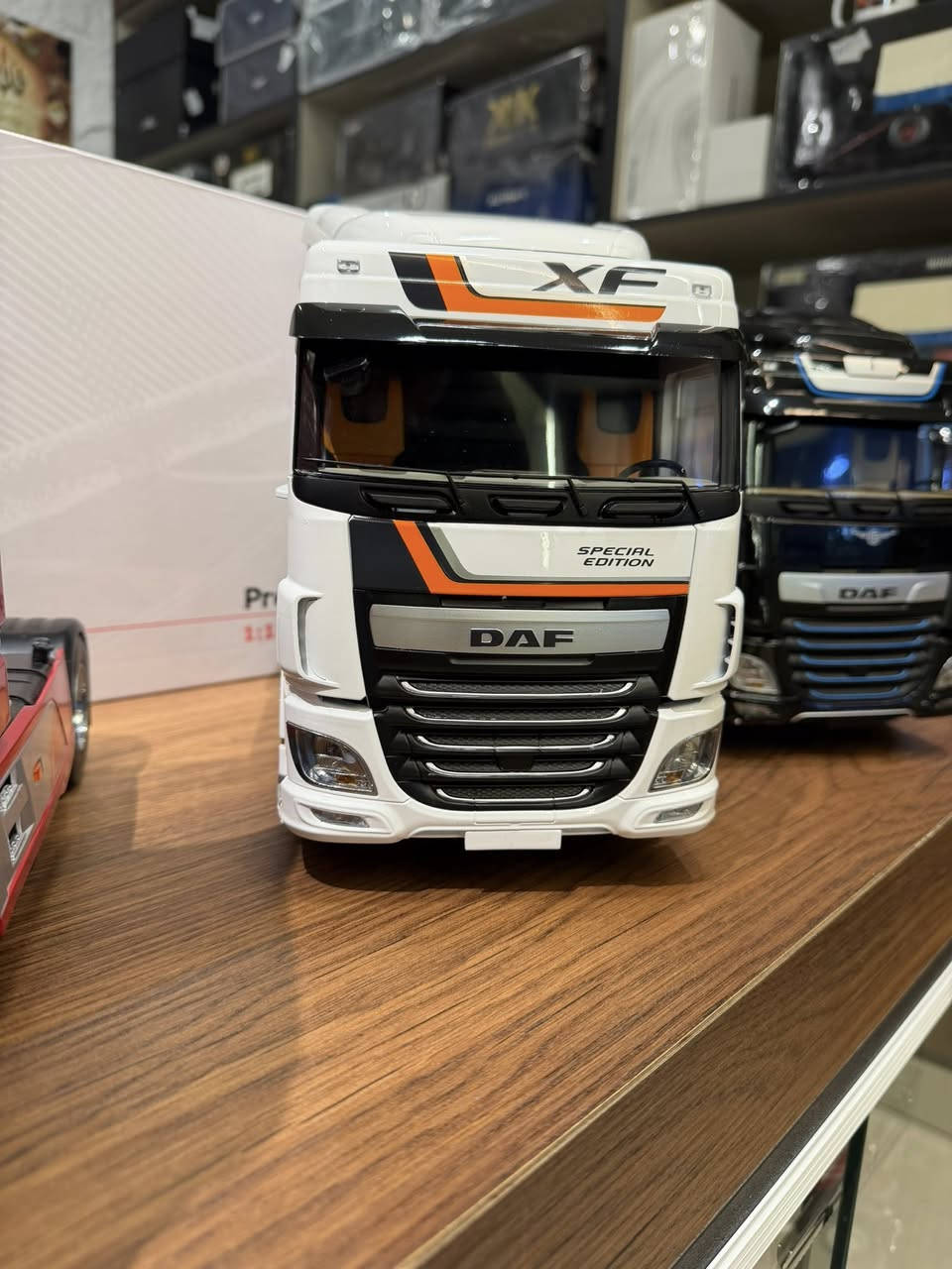 🟥🟥🟥DAF🟥🟥🟥
♦️♦️♦️1/18♦️♦️♦️
       💙❤️🤍🖤🩵 
🇮🇶گەیاندن بەردەستە🇮🇶
🚛یوجد توصیل کل محافظات عراق🇮🇶


**إذا كنت صاحب هذا الإعلان وتريد حذفه لأي سبب، رجاءا أرسل رسالة إلى الدعم الفني**