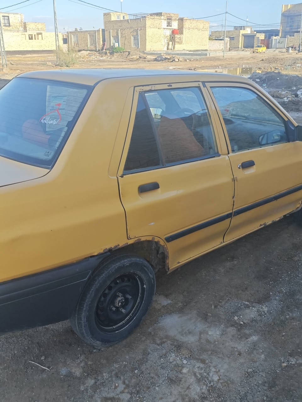 السلام عليكم سايبة موديل 2015 كير مكينة نظيفة حدادية هم تخم تاير  السعر 13 وبيها مجال  مكان السيارة الديوانية *********** مكلف بالنشر هذا رقم صاحبها
