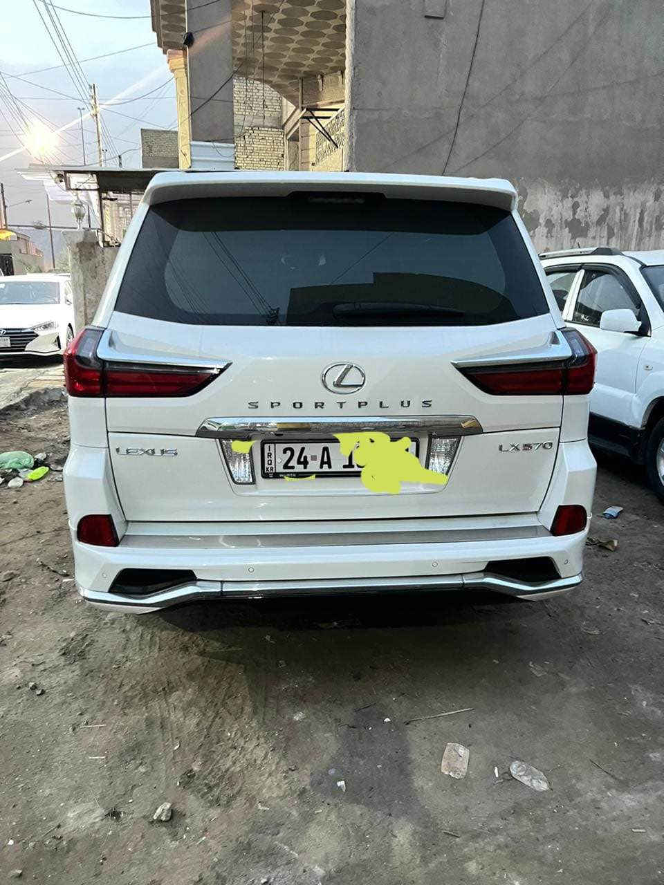 السلام عليكم
للبيع لكزز
السيارة جديدة ونظيفة جدا
موديل ٢٠١٦
ماشية ١٢٥ الف حقيقي
فول مواصفات معروفة مواصفاتها
مكفولة عدى تكحيل بالباب مال سايق  بالكارت
سيرفس كامل بالشركة
تخم تاير جديد
رقم دهوك باسمي
مكاني بغداد الكريعات او السيدية
السعر ٦١ وبيها مجال بسيط
للاتصال ع الهاتف
*********** بغداد, العراق
