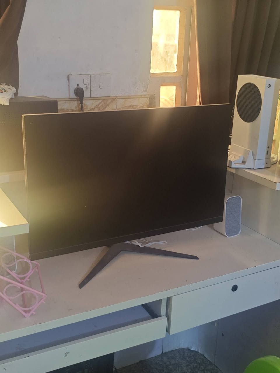 اكس بوكس سيرز اس
سعر 320
.شاشه الجي 32 خاصه للالعاب 
معدل التحدث 180 هرتز 
معدل الاستجابه  0.3 ملي ثانيه 
الدقه 2k حقيحقي
سعر شاشه 325 الف 
 العنوان حله شارع 60
***********
