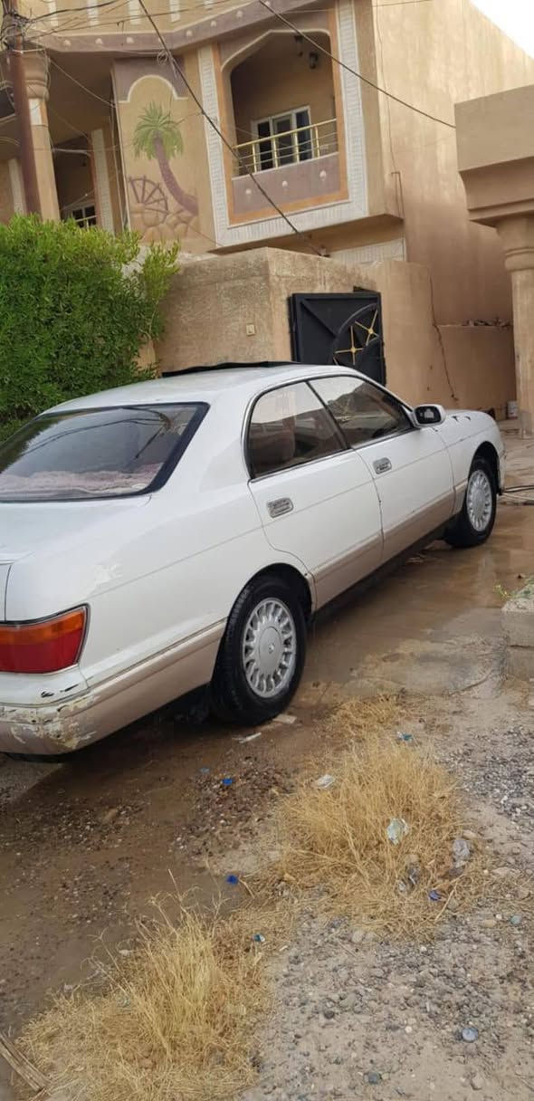 بطه منفصل 
1993 بسمي شرط التحويل 
سياره شوفت العين 
كير محرك شرط 
تبريد ثلج شرط 
كراسي كهرباء 
كهربائيات كلها شغاله شرط 
عضمتها كلش حلوه
مكان سياره تكريت 
سعر 38 بيها مجال قليل 
اتصل ‏‪***********‬‏

