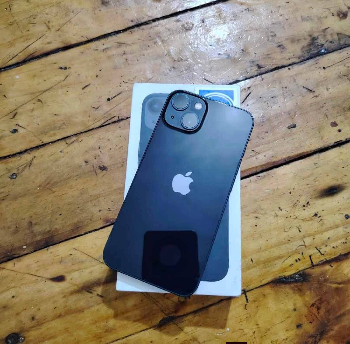 ايفون 13
لون نيلي (ميد نايت)
شرق اوسط ماستر 
ذاكرة 128
مكفول من كلشي 
نضيف جدا عدا كم شخط بالشاصي 
ملحقات كارتون وكيبل وحافظة ولزكة مضللة اصلية 
بطارية 87 بلادية 
السعر 525 وبي مجال 
العمارة حي العسكري قرب جامع باب المغفرة 
***********
