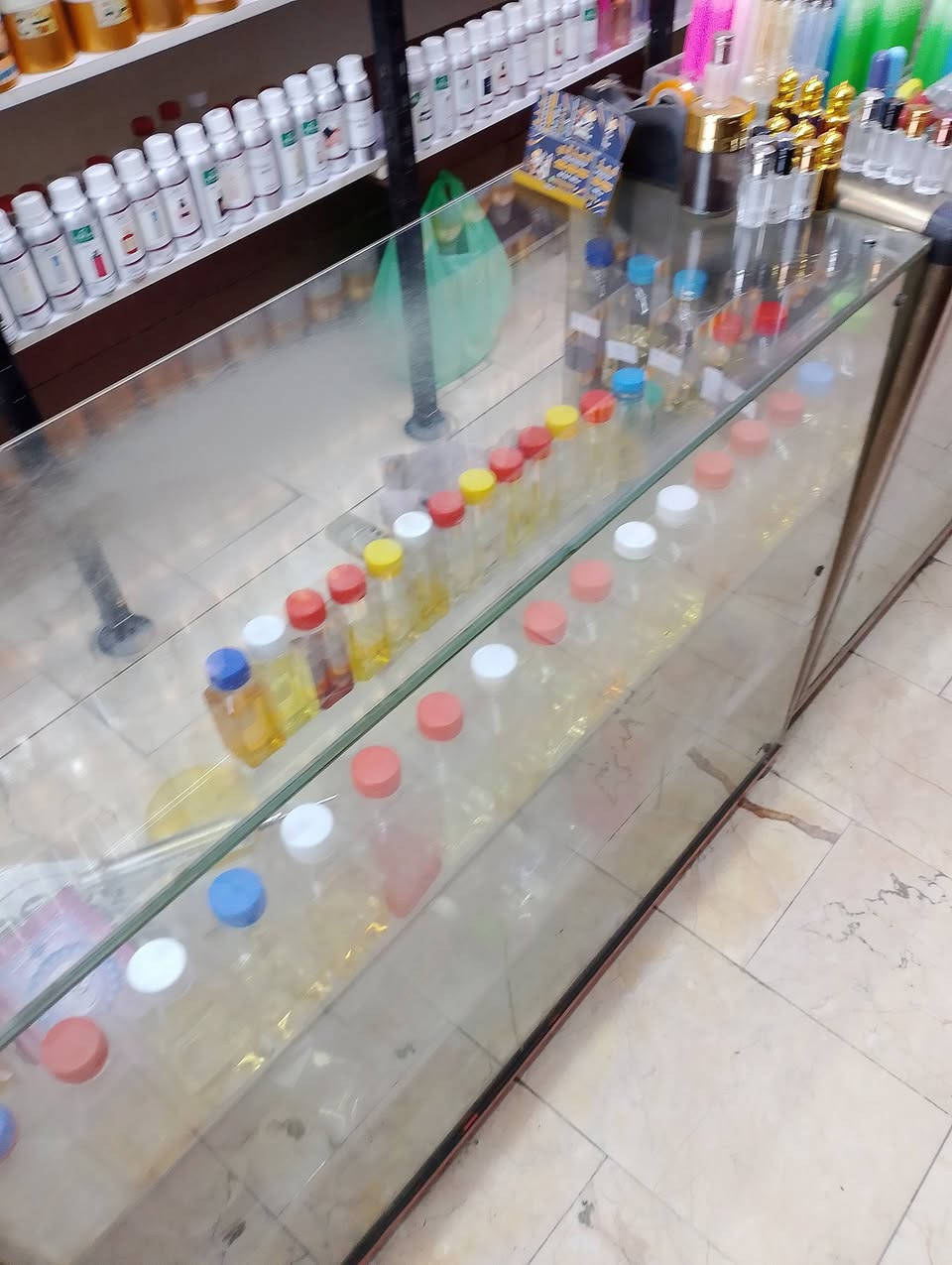 باترينات عدد اربعه 3 كزاز متر مربع  1  المنيوم متر وعشرين  الاتصال على الرقم ***********
