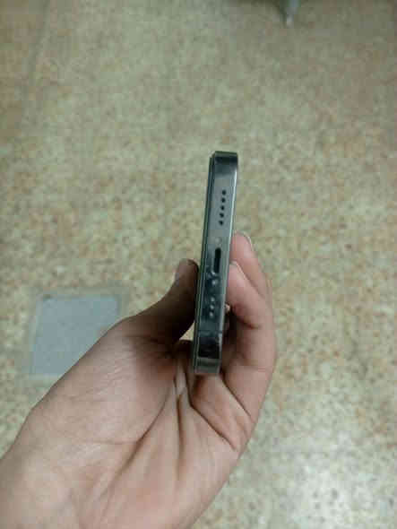 آيفون ١٢برو فقط برو للبيع  نضافت شاصي ميه بل ميه ضهر فطر صغير ابدل شاشه مال تفليش بطاريه ١٠٠ ذاكر ٢٥٦ سعر ٢٧٥ ألف ***********
