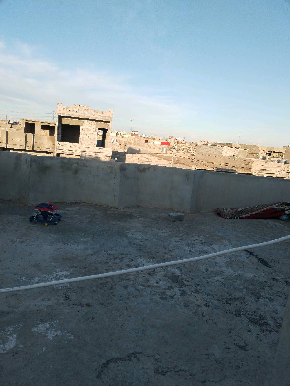 سلام عليكم
دار للبيع في الصالحي يبعد ١٠٠ متر من جامع الصالحي خدمات كامله تبليط ومجاري المساحه ٢٠٠ متر يتكون من كراج وحديقه واستقبال ومطبخ وهول و٣ غرف نوم واحده طابق ثاني مساحتها ٩ *  ٤  صحيات داخل وخارج حتى ستايكر مشتغلينه اعلى واحد بالفرع سنه البناء ٢٠٢٠ فول سيراميك فقط سقف ثانوي وصبغ بعد مامشتغلينه السعر ٦٢ 
***********