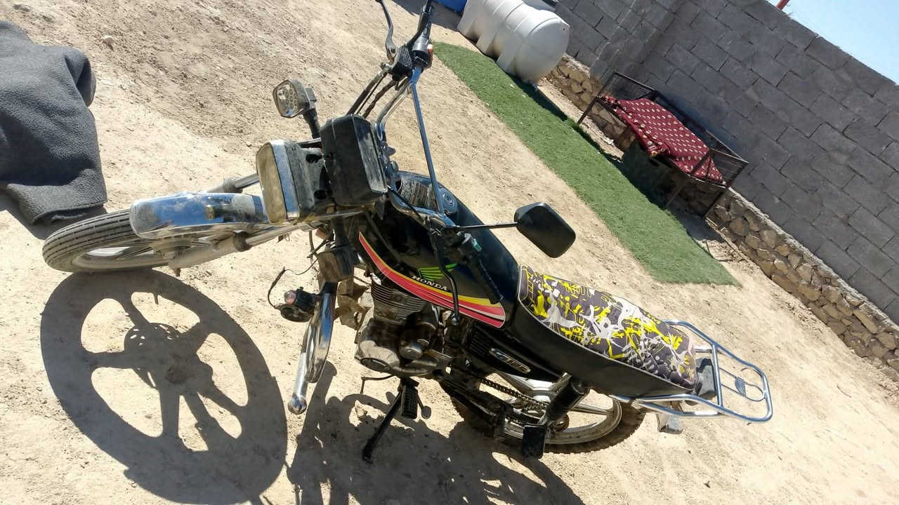 سلام عليكم
موطور للبيع 
او مراوس 
سعر 425 وبيه مجال 
مكان حديثه 
تصال ***********
