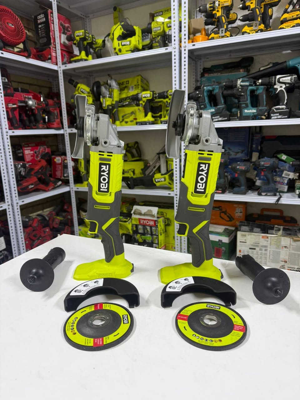 كوسرات ريوبي اصلي كله جديد شغال شرط شغل متوفر عل فحص مثل ما موضح بل صوره


**إذا كنت صاحب هذا الإعلان وتريد حذفه لأي سبب، رجاءا أرسل رسالة إلى الدعم الفني**