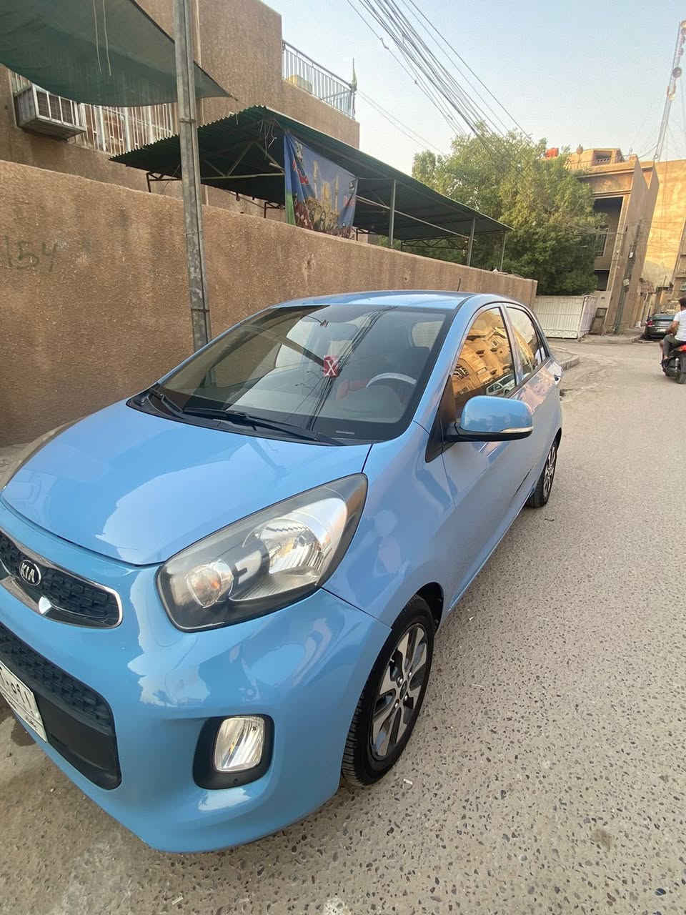 كيا بيكانتو 2016 وارد خليجي 
ماشيه 95 
مواصفات 
لون ازرق مميز 
تشغيل بصمه 
مري شفط 
حساس خلفي 
كامره خلفيه 
رقم بغداد 
سياره كامله مناقصها شي 
بيها صبغ الباب الخلفيه على كد شبر فقط 
السعر 105 بيها مجال قليل 
***********
