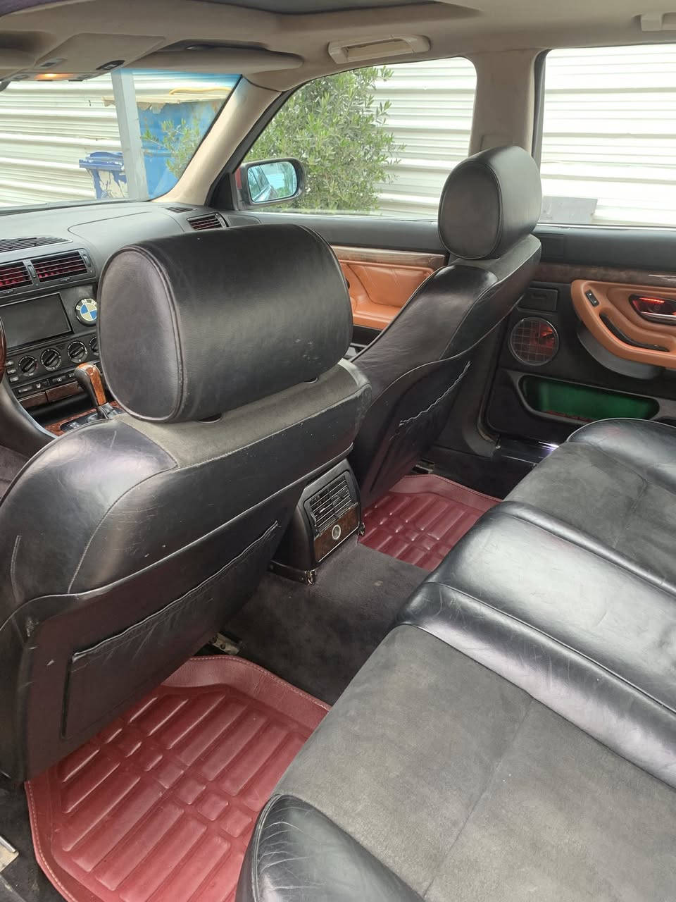 سلام عليكم كاسحه فول الفول 
موديل 95 امحدثه داخل خارج 2000
حجم 730  8 اسلندر امسكر
بصمه تشغيل
تشغيل عن بعد 
نظام ترحيب بالناره خارجيه وداخليه
استيرن كهرباء
باركود رمز سري بالجامه فتح وتشغيل السياره بدون بصمه
جنطه شفط
امراوس ابكاسحه 750
***********
سعر 88
عنوان بغداد حي الجهاد
