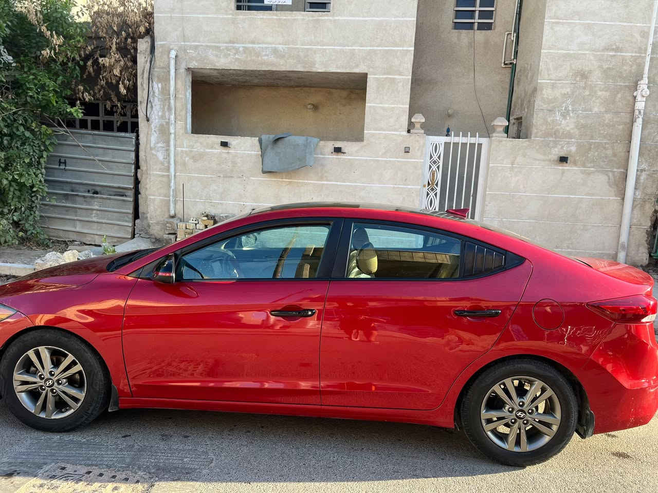 السلام عليكم النترا 1400 توربو 2018 للبيع وارد امريكي بيها عتة بس بالنمرة الاولى ضررها بسيط جاملغ وبنيد جاملغ راجع نفسة بس البنيد مبدل وبارد بين الجاملغ والباب الخلفي سيارة نضيفة تحكمات ستيرن دخول ذكي شاشة بلاد كلشي شغال بيها رادار كروز سرعة ومود درايڤ ماشية 64 ميل السعر 118 وبيها مجال السيارة بأسمي رقم بغداد واتساب ***********
