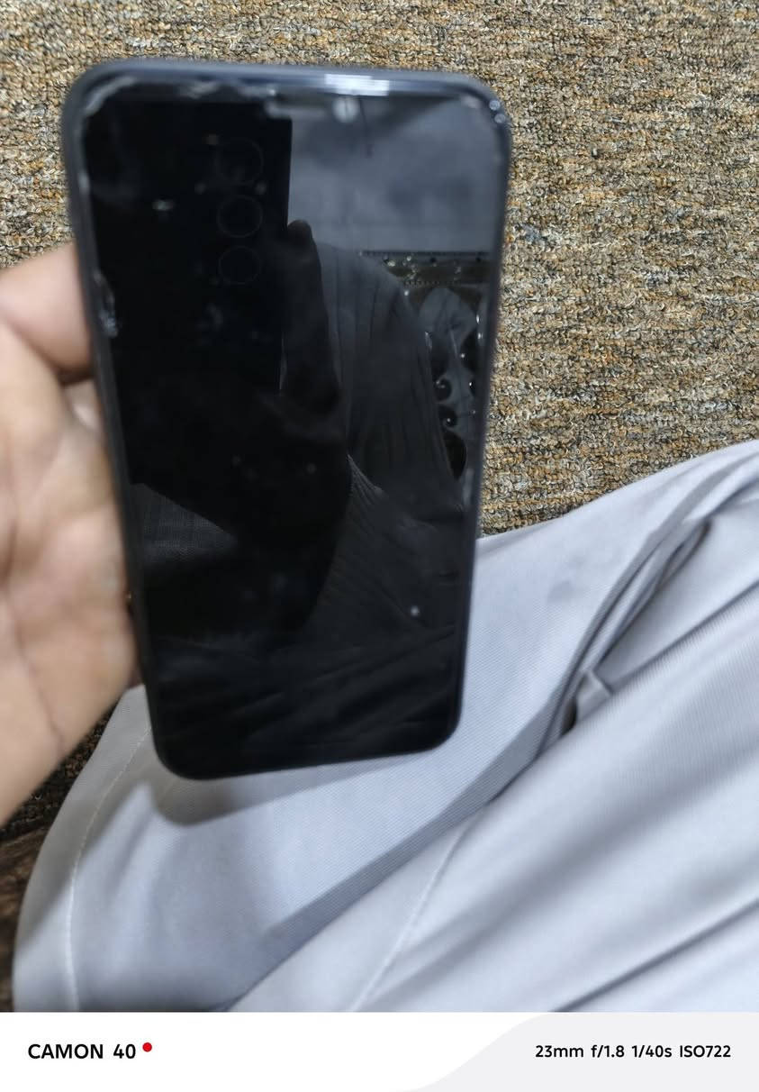 ايفون 11 وكاله كامل مكمل ملحقات شاحنه كفر ما مفتوح ابد ولا مبدل بي شي
سماعات ✔️
كامرات ✔️
شاشه ٣ اختيارات ✔️
دبل سيمكرت يعني ياخذ خطين ✔️
بصمه ✔️
ذاكره 128✔️
بطاريه 82✔️
 السعر 400 وبي مجال وني خادمكم ✔️
رقم وتساب او خط ***********
